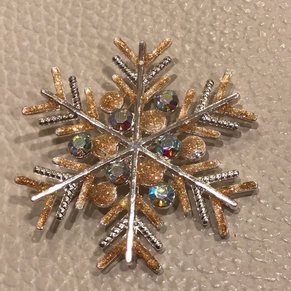 Vintage snowflake brooch